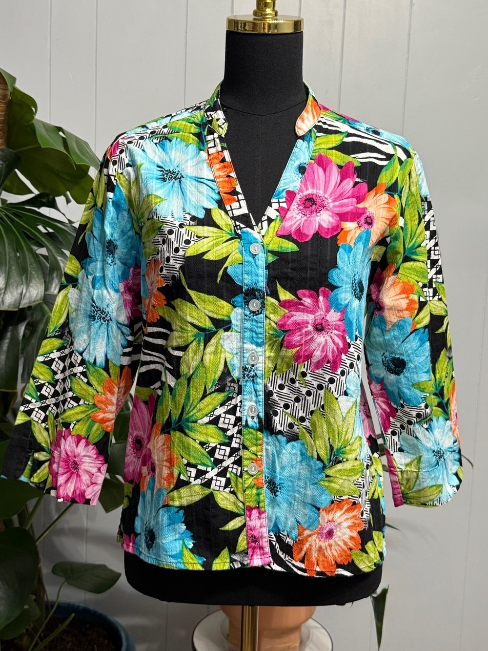 #18) NWOT 100% Cotton Floral Button-Front Women's Top in Multicolor Blooms